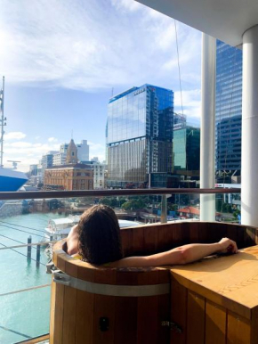 Luxury Apartment - Parking - Hot Tub - Stunning Views